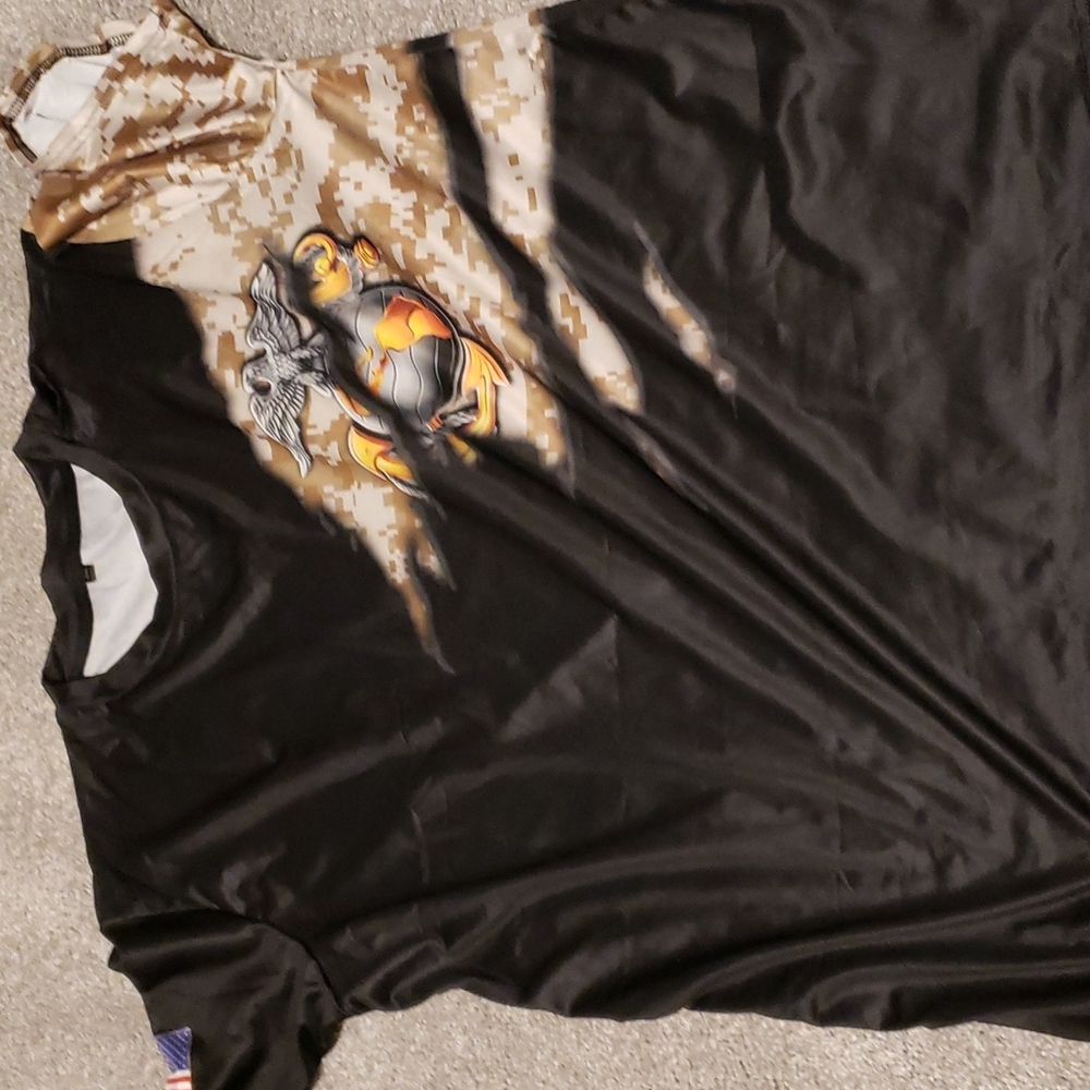 Men's t shirt size l black with patriotic design